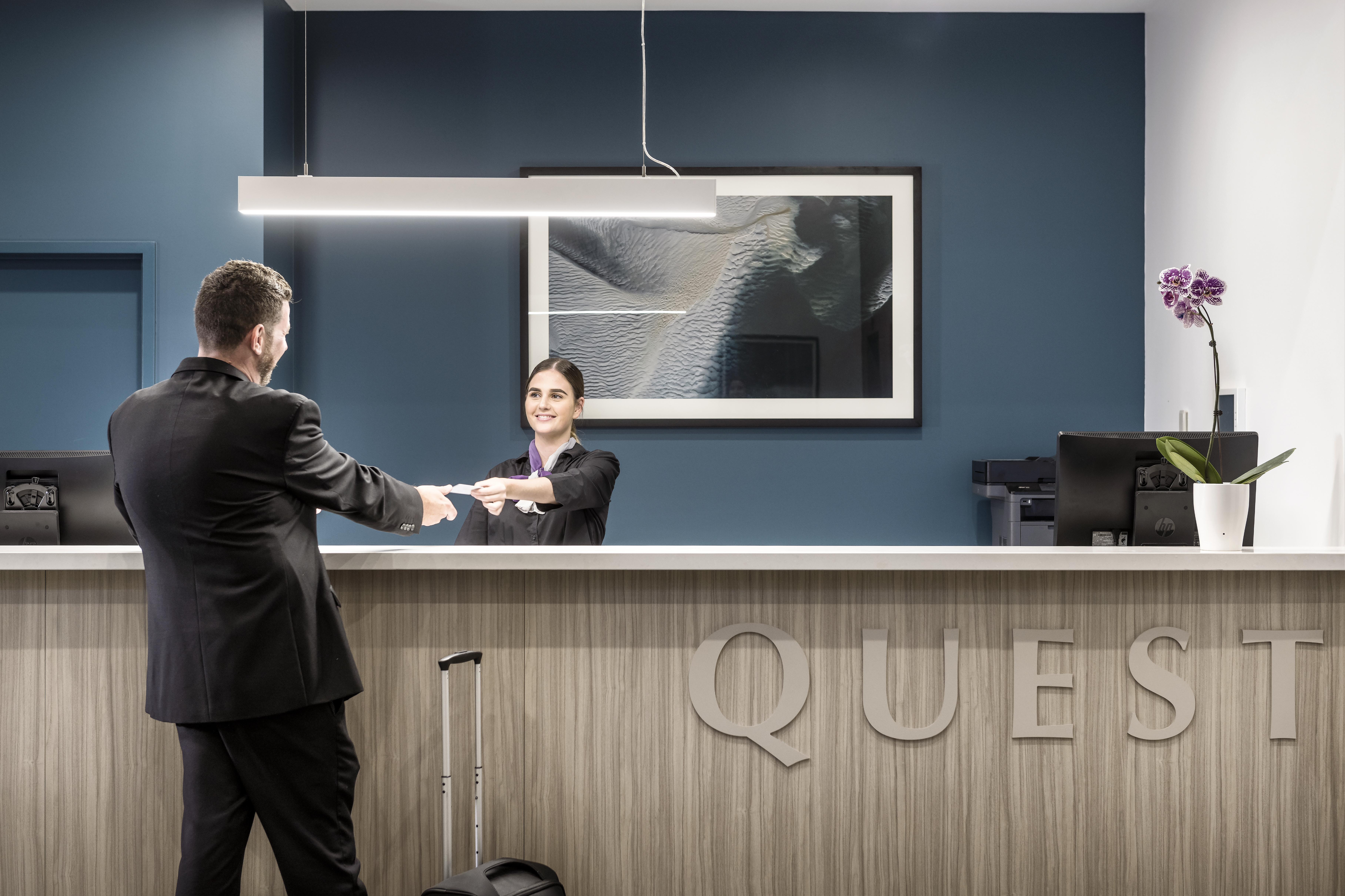 Quest Midland Aparthotel Buitenkant foto